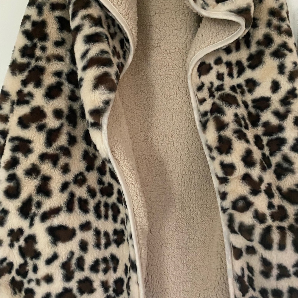 Women’s Leopard Print Sherpa Vest